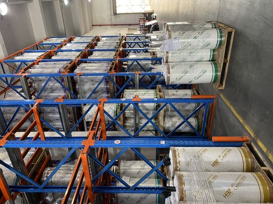 강도 알루미늄 포일 복합 토양 덮개 필름 반사 농업 블로 폼 증가 빨간 과일 비율 과일 나무