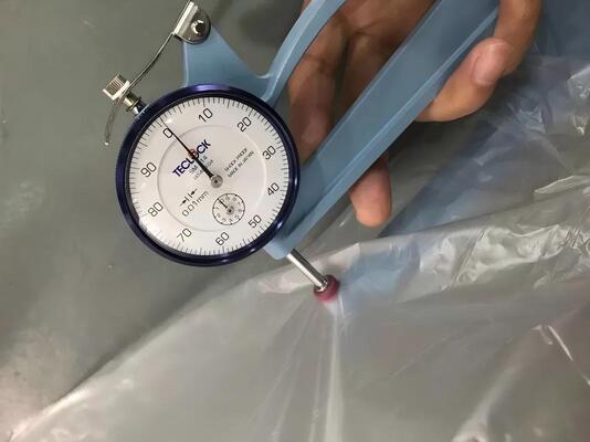 SBS를 위한 열성 7마이크론 HDPE 구멍 필름 SBS 및 APP 지붕 시스템을 위한 변형된 비텀 방수막을 위한 초얇고 타치 가능한 HDPE 필름